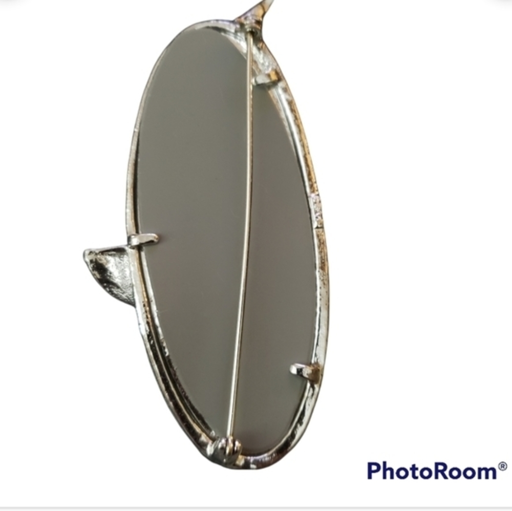 Pretty Woman w/Fan in front of Mirror Brooch Pin - Picture 2 of 2